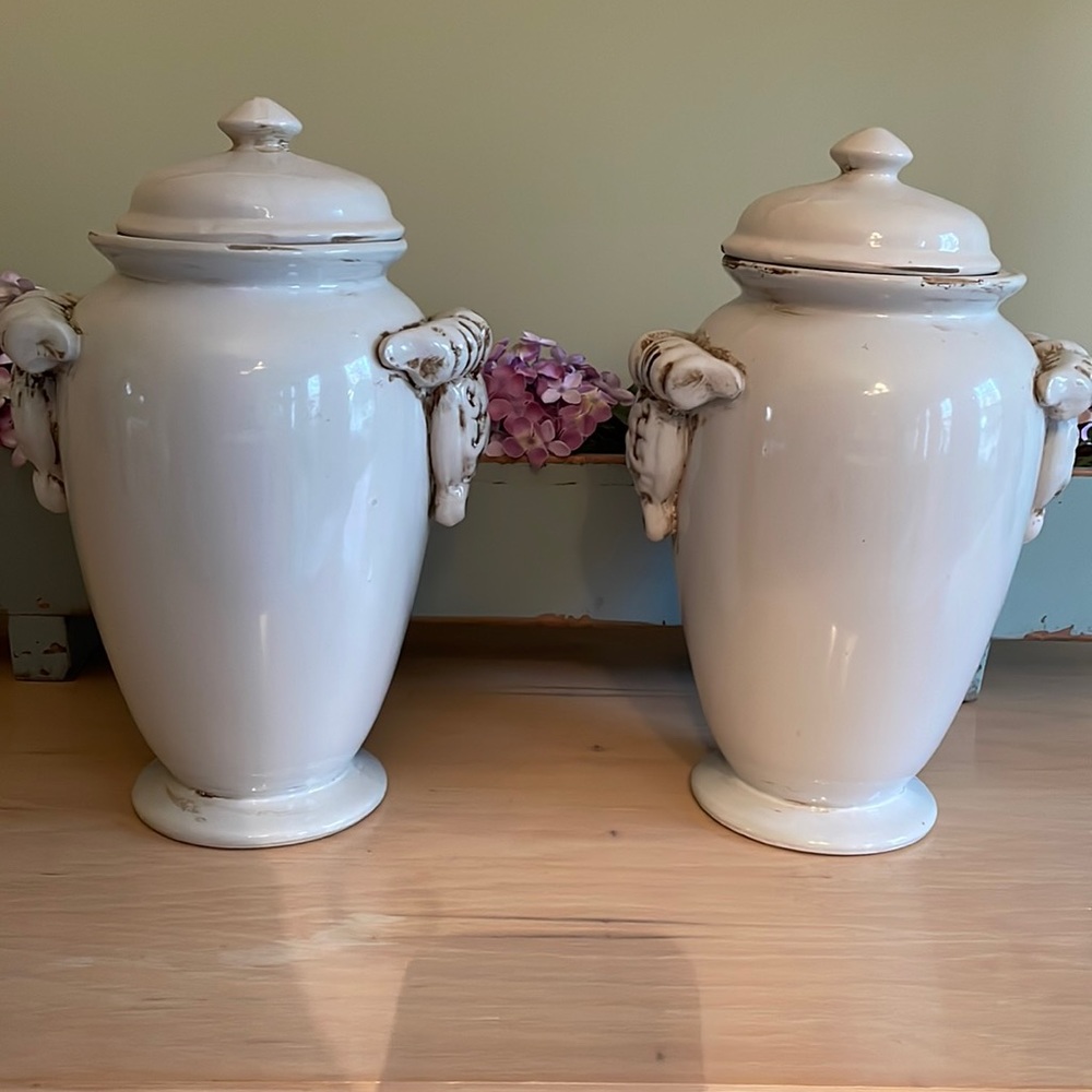 I. Godinger & Co. ceramic urns